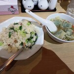 上海ワンタン王 - 特製まぜご飯+ナズナ入り大ワンタン4個¥850