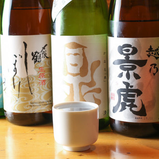 美味しい魚には、美味しいお酒を。こだわりの日本酒をどうぞ