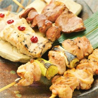 We offer exquisite Yakitori (grilled chicken skewers) using local chicken from all over the country!