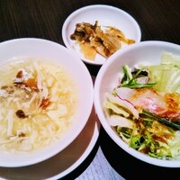廣東料理 民生 ヒルトンプラザウエスト店 - スープ、漬物、サラダ