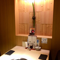 牛刺しと焼肉 仔虎 クリスロード店 - 人気店なのでランチでも予約がお薦め。個室を用意してくれていました。