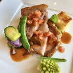 プロヴァンスの日曜日 - シェフおすすめランチコース(\1,900)　主菜（長野県産吟醸豚の自家製スモークロースト、天然きのこソース）