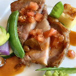 プロヴァンスの日曜日 - シェフおすすめランチコース(\1,900)　主菜（長野県産吟醸豚の自家製スモークロースト、天然きのこソース）