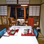 魚信旅館 - 夕食会場となった『帚木の間』