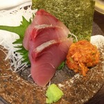 金町製麺 - ブリの刺身とマグロユッケ