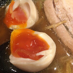 麺ハウス こもれ美 - 黄身の加減が最高な味玉