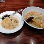 上海華龍 - 【2020.1.15(水)】本日の日替わり①(塩味ラーメン＋五目チャーハン)800円