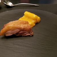 DADA - ホロホロ鳥とホワイトアスパラガス　濃厚な卵黄と共に