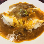 ブラウニー - 牛すじカレー オムごはん