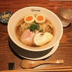 麺処 山一 - 食べたかった醤油ラーメン。豆皿には きざみ柚子と柚子胡椒。