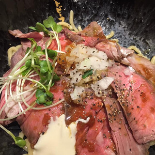 ローストビーフ油そば ビースト_0