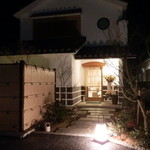 二合半 - 上品な入り口ですが、気軽に入れます