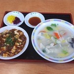 中央軒 - 自家製スープ餃子とマーボー丼（ハーフ）がお得なセットに！女性にオススメ☆