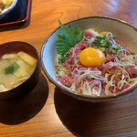 金華さば わらやき 寿司 金治 - 日替わり丼（マグロのユッケ丼）1100円