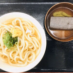 Sanukiudommurasaki - かけうどん＋おでんこんにゃく　３９０円