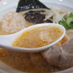 山嵐 - 海老と道産鶏のつみれ団子みそ豚骨ラーメンのスープ