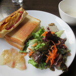 三日月 - オムレツと生ハムのホットサンド