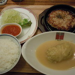 アカシア - 豚バーグのセットで1090円