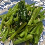 Stir-fried seasonal green vegetables (stir-fried with salt or stir-fried with garlic)