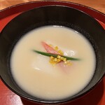 御料理 古川 - お椀はごま豆腐の白みそ仕立て