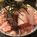 Sakanatosakehanatareshimbashiten - 海鮮丼 800円