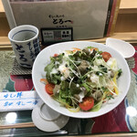 すしと天ぷら とろ一 - 蟹味噌たっぷりカニサラダ６８０円。量が多くなった気がします(^｡^)。蟹味噌、生野菜、カニの身が合わさって、とても美味しかったです（╹◡╹）