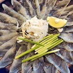 春帆楼 - 向付とらふぐ薄造り（個人盛七寸皿）