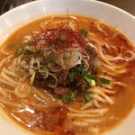 人力俥 - 中太麺がコシがあるのにモチモチで、海老スープ、豚ミンチが最高の組合せ！