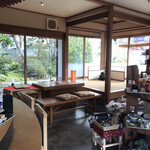 お茶の静香園 - 店舗内観(入り口より)