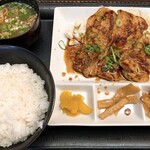 次郎長 - 生姜焼き定食820円