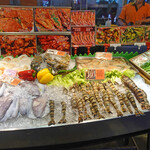 Red Garden Food Paradise - ボートに載るシーフード