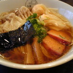 八雲 - 特製ワンタン麺ハーフ黒だし