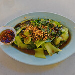 Red Garden Food Paradise - ピーナッツが載った小白菜