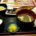 川崎銀柳街のひもの屋 - 伴助サバ定食