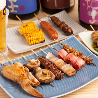 A variety of ``Yakitori'' made from carefully selected ingredients are served in elegant ``Hasami ware'' bowls.