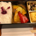 Derikasuteshon - 伏見酒粕デミグラスソース手づくりハンバーグ弁当1080円