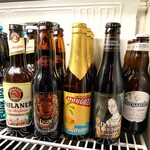BAR SERVICIA - 冷蔵庫の中のボトルビールの一部