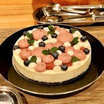 タワーテラス - ブルーベリーのレアチーズケーキ（クリームチーズ）＠ボトムはオレオ。めっちゃ滑らかなレアチーズが美味しい