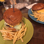 CORNER GATE BURGER - 