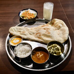 インド&ネパール料理 サントスティ - 2種類のカレー（1120円）