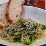 ネイバーフッドダイニング トリコ - いかなごとブロッコリーのパスタ