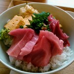 本鮪丼なかばやし - 本鮪丼（大盛り）向きを変えて