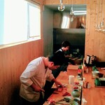 本鮪丼なかばやし - 調理してます(*^^)v
