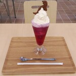 ピースカフェ カーナ - 　虹色クリームソーダ(ブドウ色)