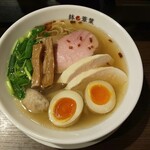 らーめん 鉢ノ葦葉 - 塩ちゃーしゅー麺(半熟卵トッピング)