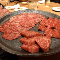 焼肉すどう 春吉 - 赤身タレ焼き4種様ね♪