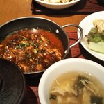 yaesufu-ron - Cセット 福龍麻婆豆腐、主菜A（海老とイカ団子のマヨネーズソース）1,000円 ♪
