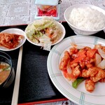 餃子王 - 酢豚ランチ　小鉢唐揚げ