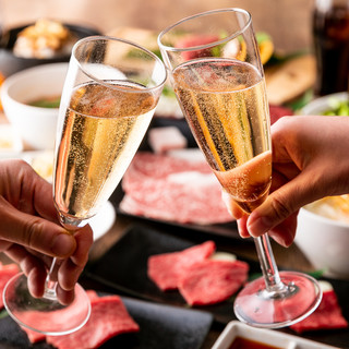 12月24日 25日限定 X Masディナー モエシャンパンで乾杯 グラス付オシャレな空間で名物サーロインの３秒炙り 選りすぐりの希少部位を堪能できる全９品 税込 10 000円 Ushihachi 渋谷店 ウシハチ 牛8 渋谷 焼肉 食べログ