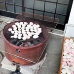 田村神社 日曜市うどん - 炭焼き餅でした。